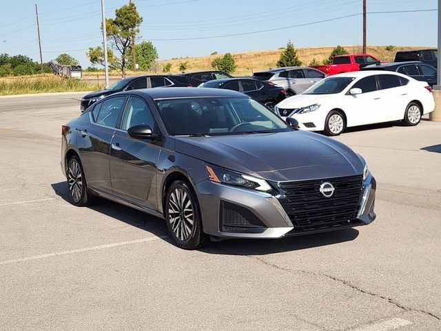 Used 2025 Gray Nissan SV image 3