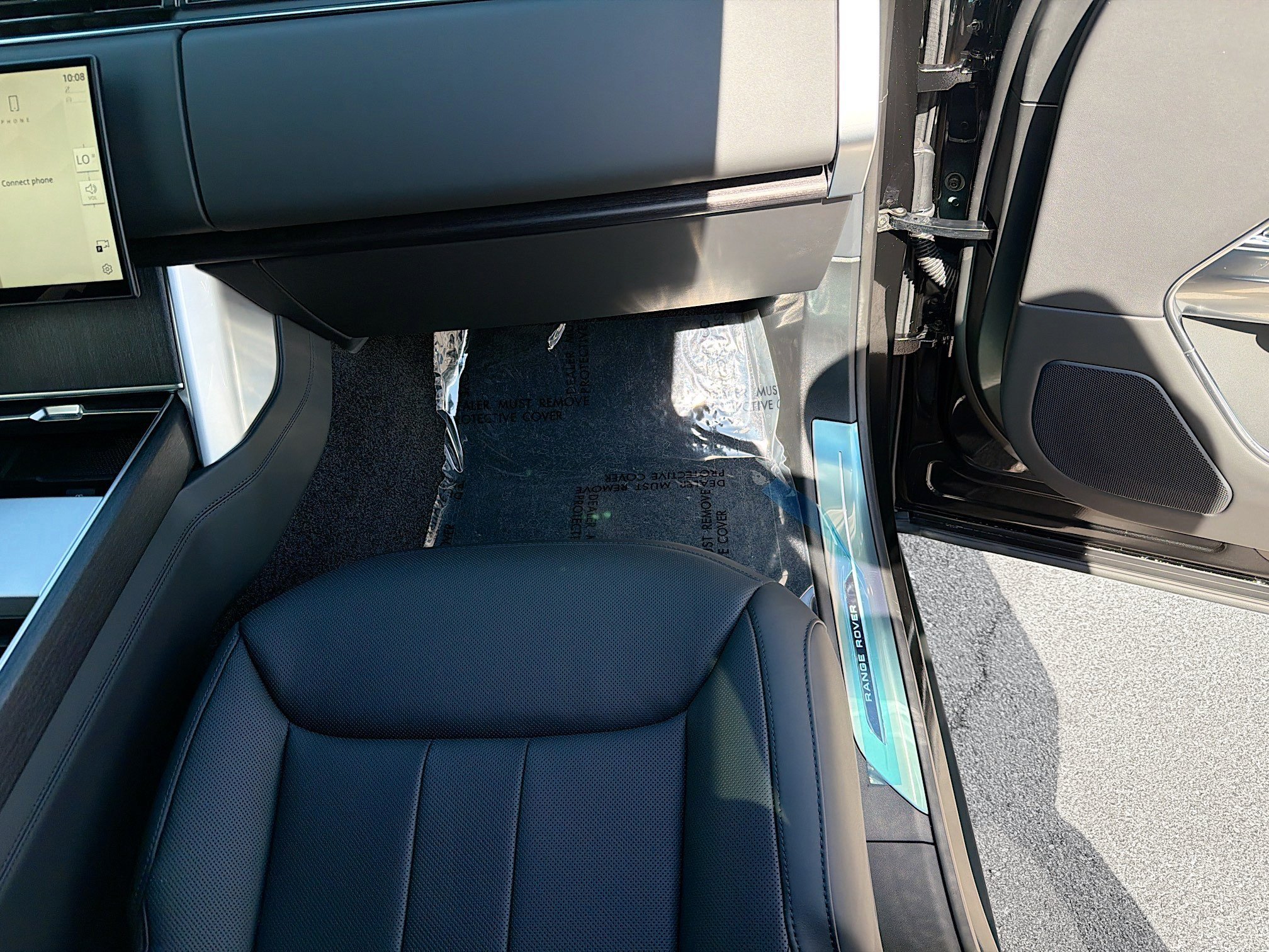 New 2026 Santorini Black LAND ROVER SE 7 Seats image 17