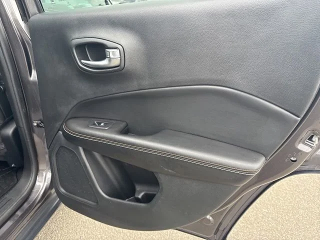 Used 2021 Granite Crystal Metallic Clearcoat Jeep Latitude image 11