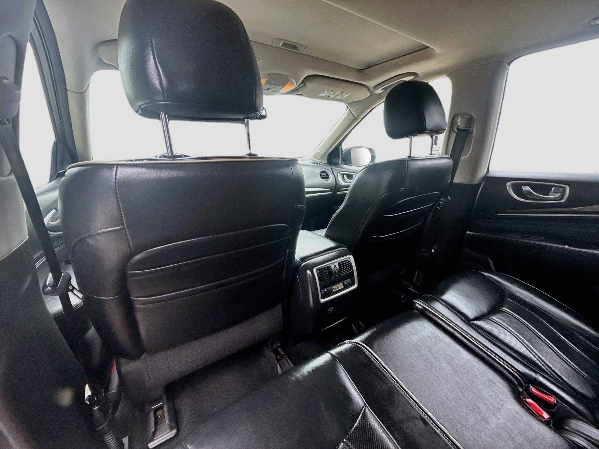 Used 2017 Liquid Platinum INFINITI Base image 22