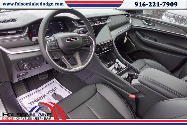 New 2024 Silver Zynith Exterior Paint Jeep 4xe image 10