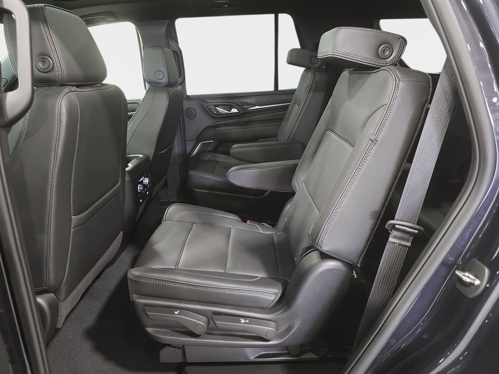 Used 2024 Silver GMC Denali image 29