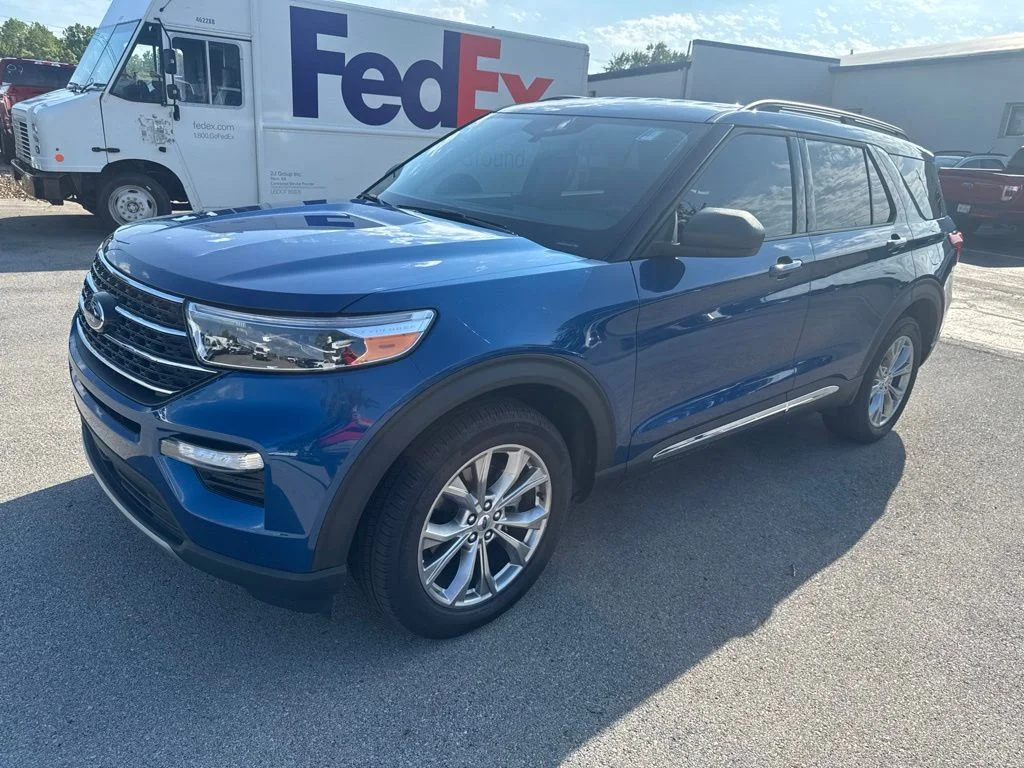 Certified Used 2023 Blue Metallic Ford XLT image 7