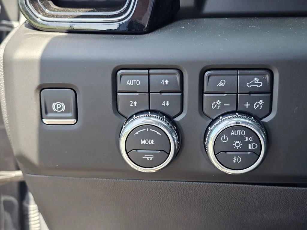 Used 2025 Sterling Metallic GMC AT4 image 19