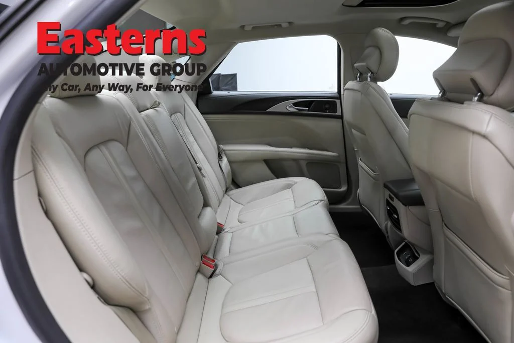 Used 2019 White Lincoln Reserve image 23