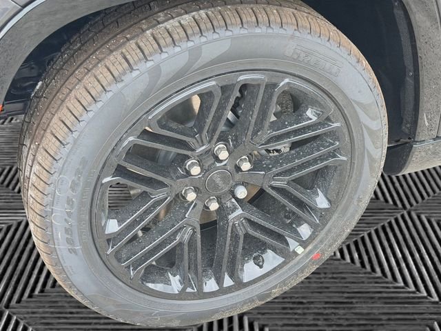 New 2026 Baltic-Gray Metallic Clear-Coat Exterior Paint Jeep Limited Reserve image 9