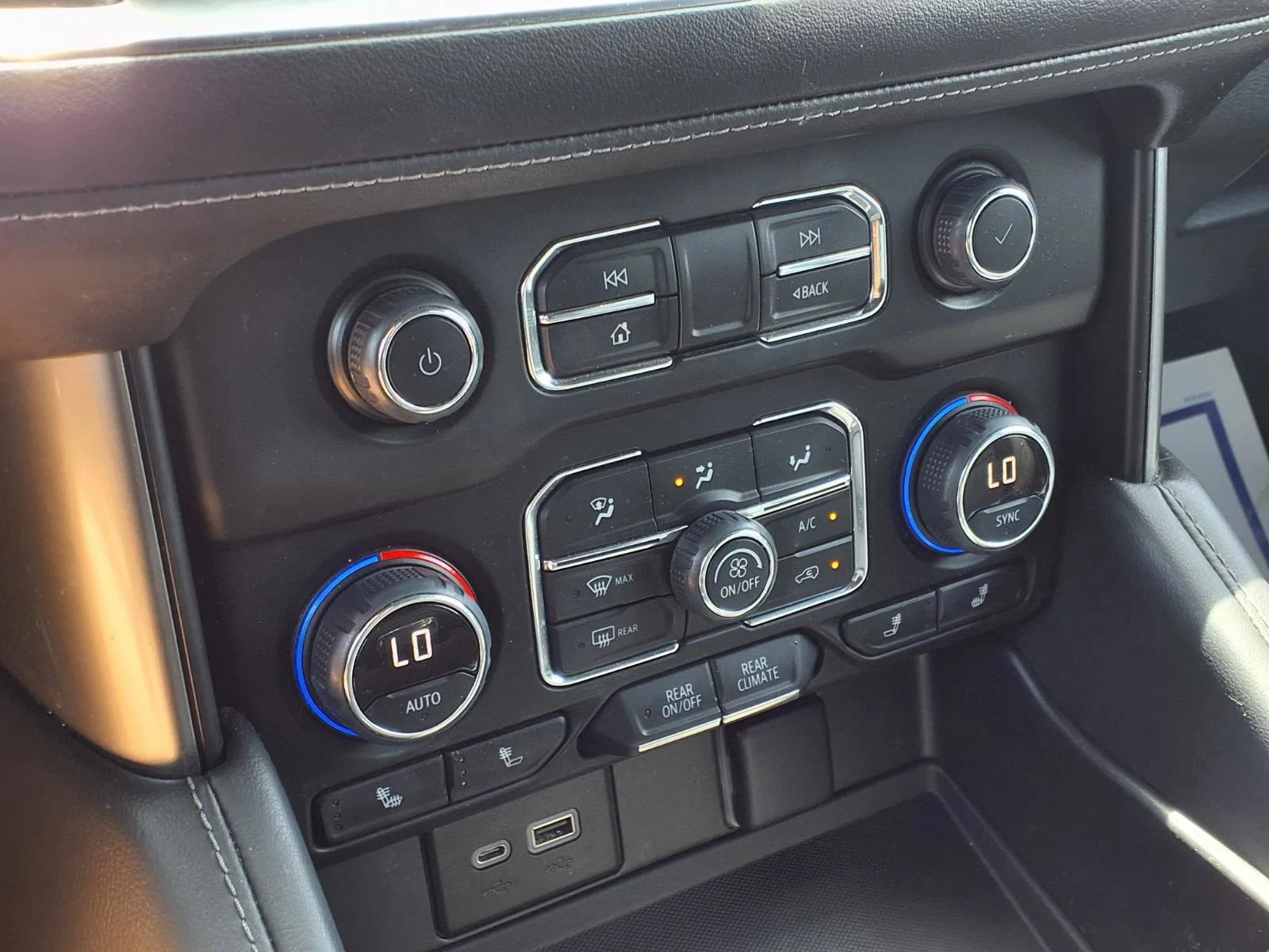 Used 2022 Summit White Chevrolet Z71 image 7