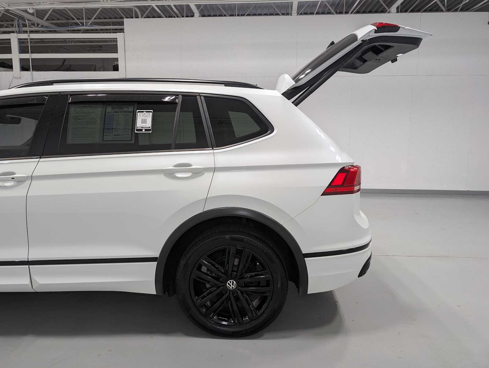 Used 2022 Oryx White Pearl Volkswagen SE R-Line Black image 11