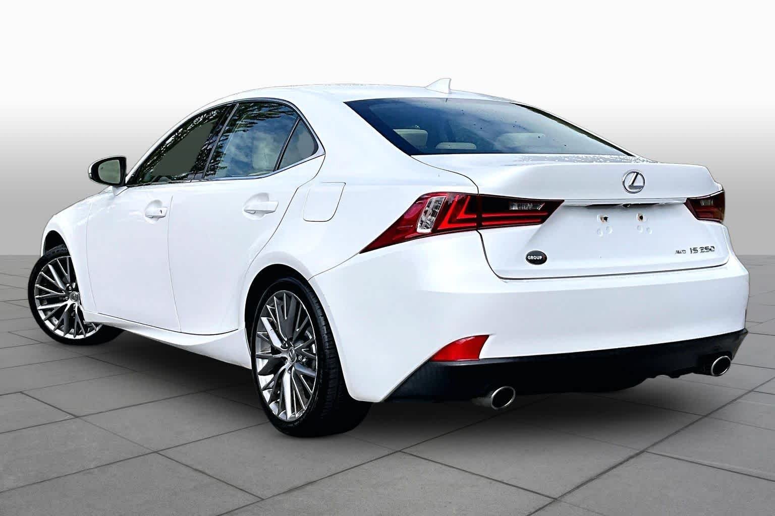 Used 2014 Starfire Pearl Lexus  image 12