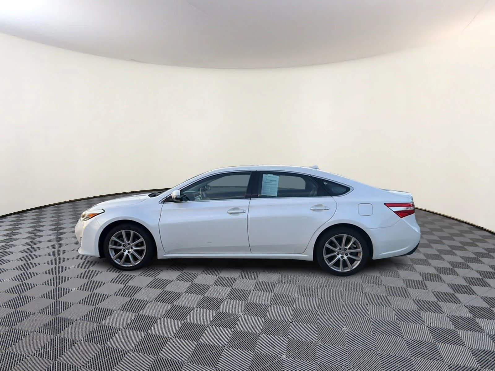 Used 2014 Blizzard Pearl Toyota Limited image 5