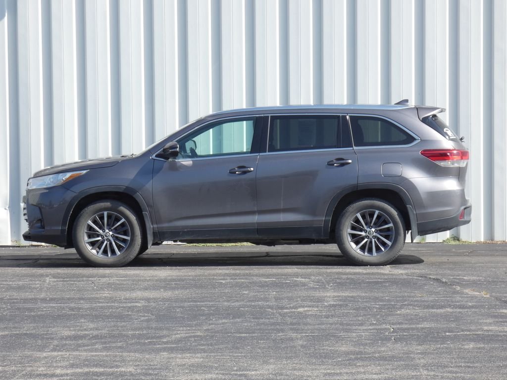 Used 2019 Gray Toyota XLE image 37
