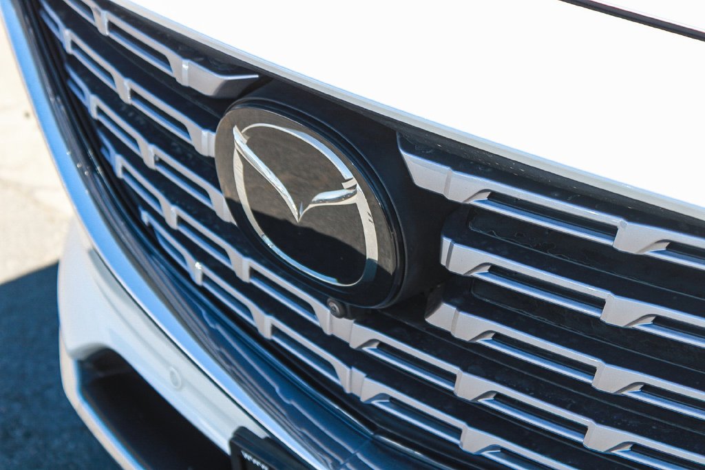 Used 2023 White Mazda Signature image 9