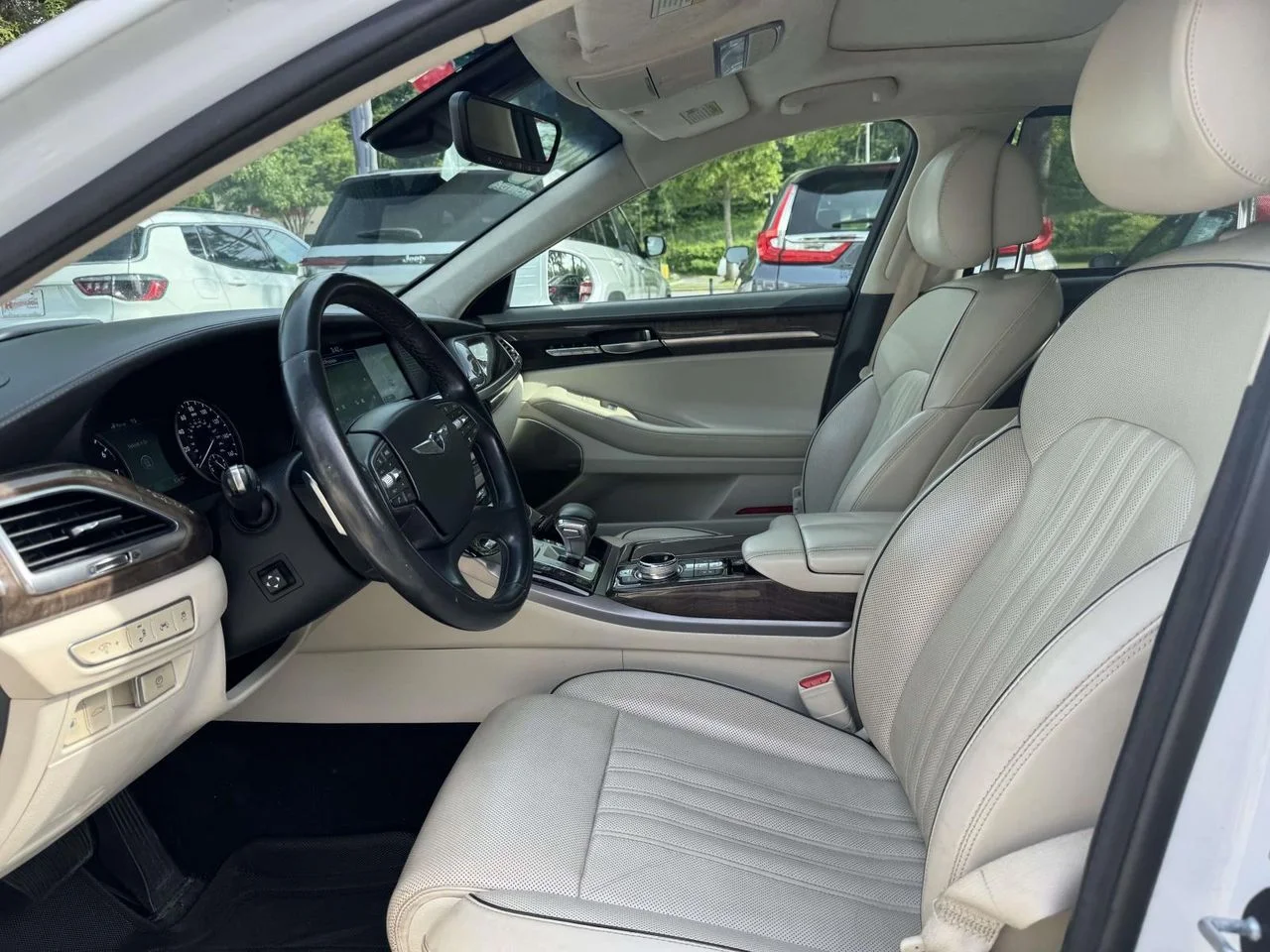 Used 2018 Casablanca White Genesis 3.3T Premium image 22