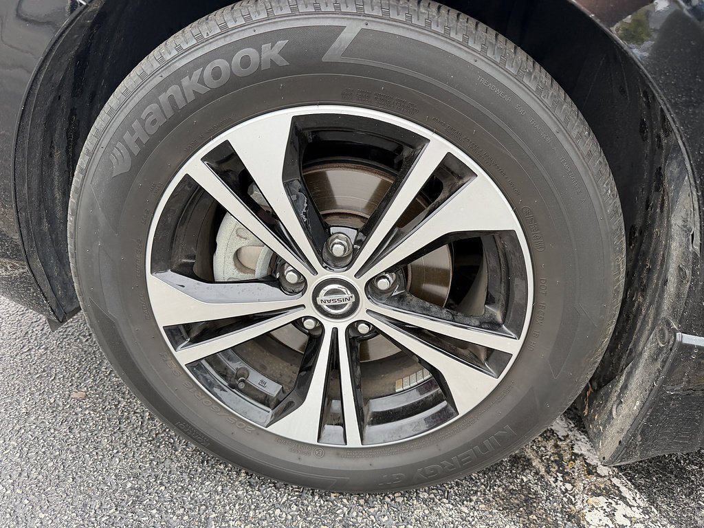 Used 2022 Super Black Nissan SV image 37