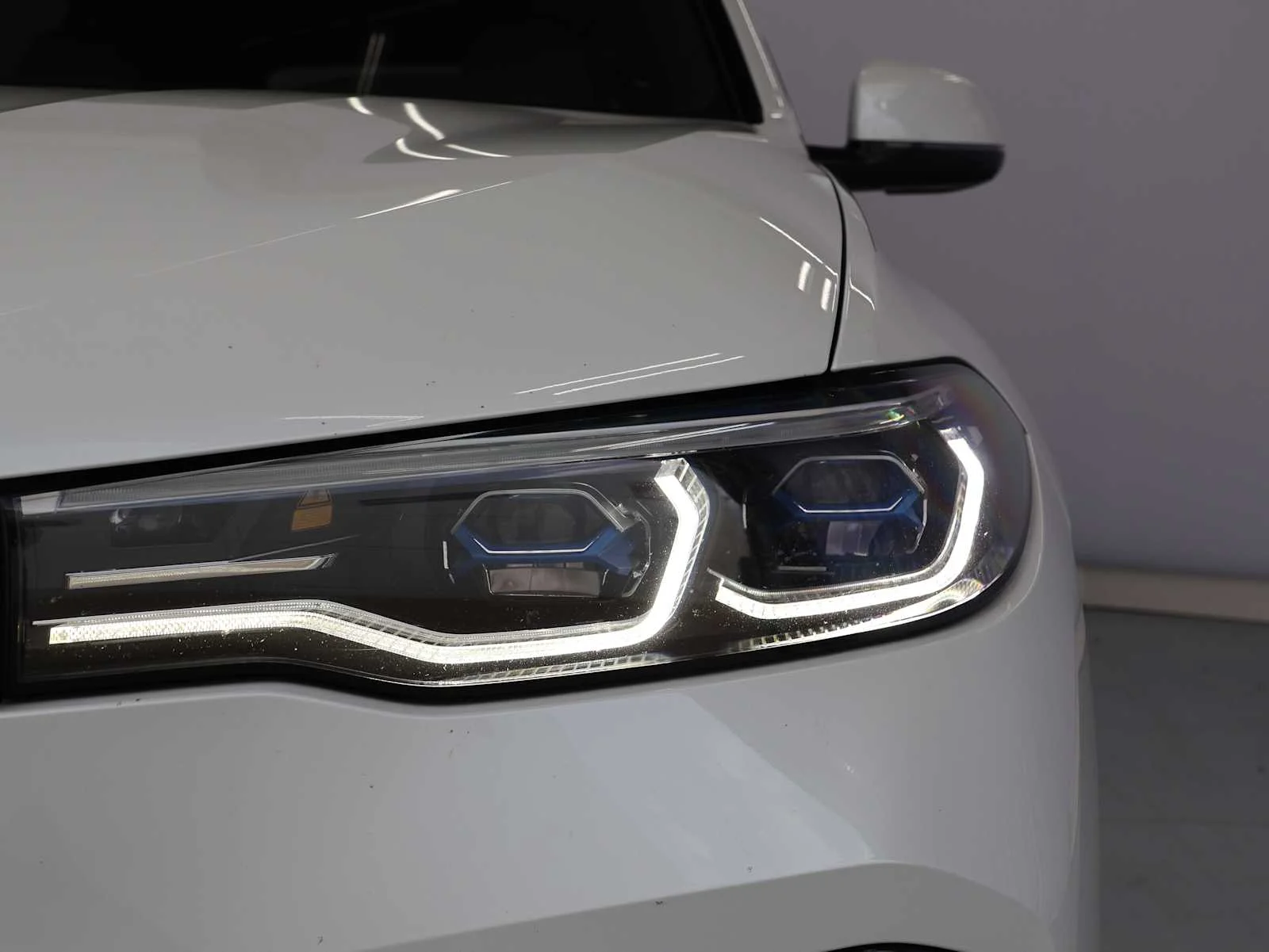 Certified Used 2022 Mineral White Metallic BMW M50i image 5