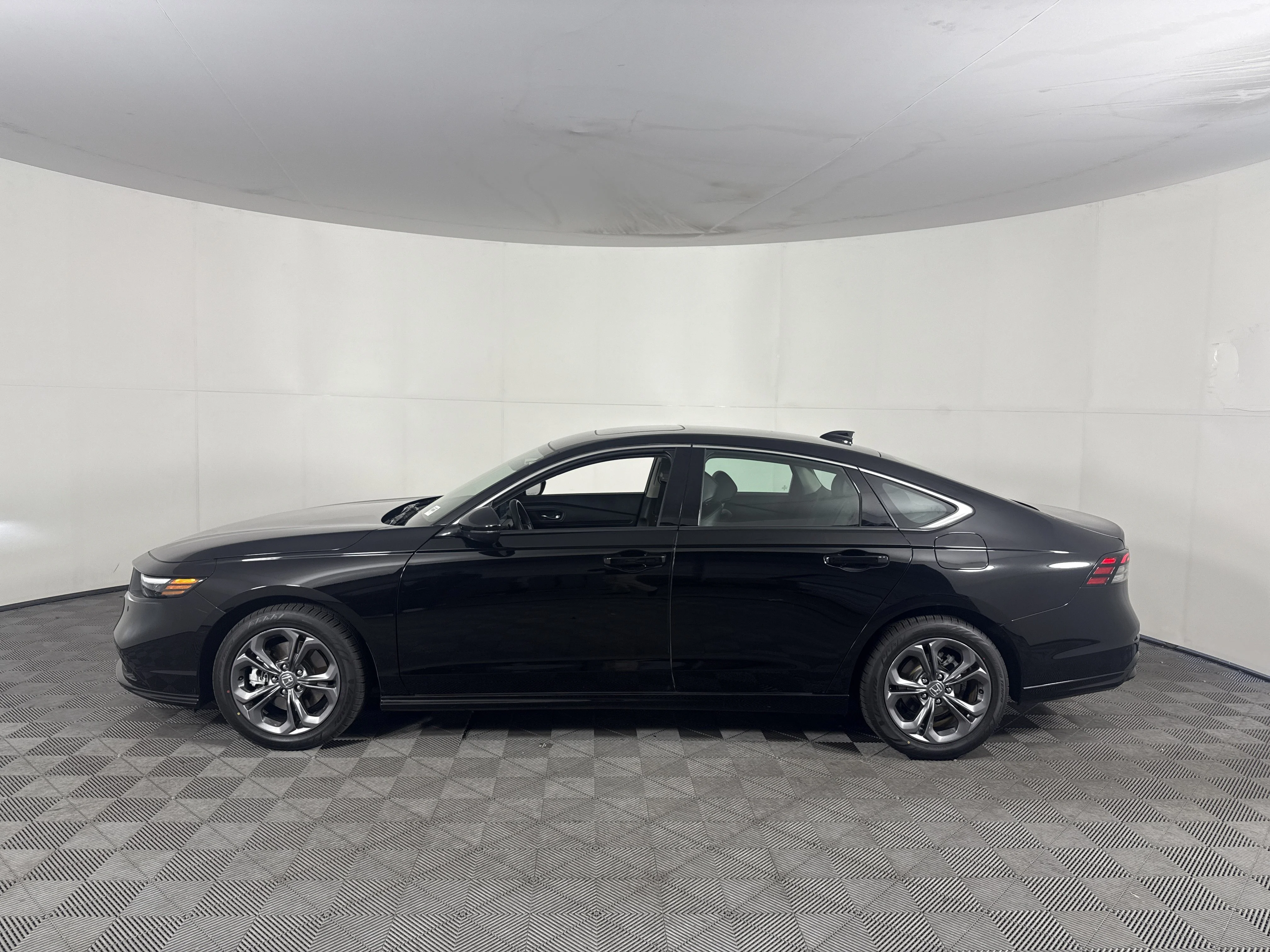 2024 Honda Accord Hybrid EX-L - Photo 38