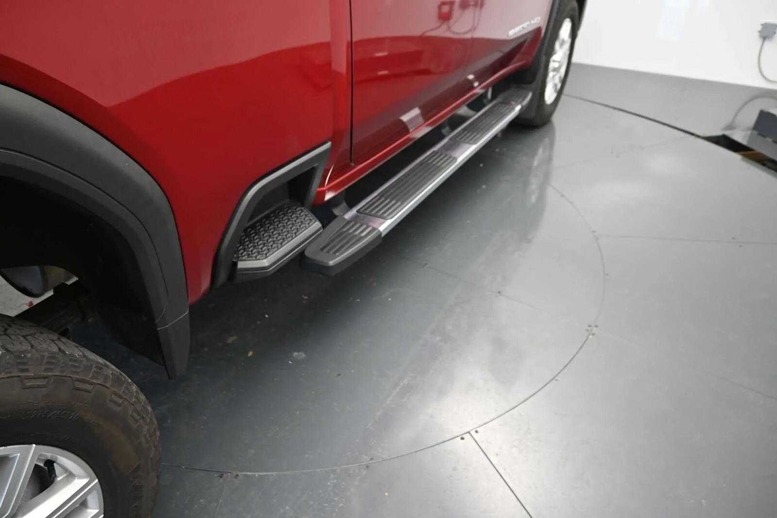 Used 2022 Cayenne Red Tintcoat GMC SLT image 9