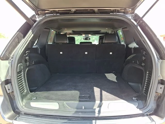 Used 2018 Gray Jeep Limited image 30
