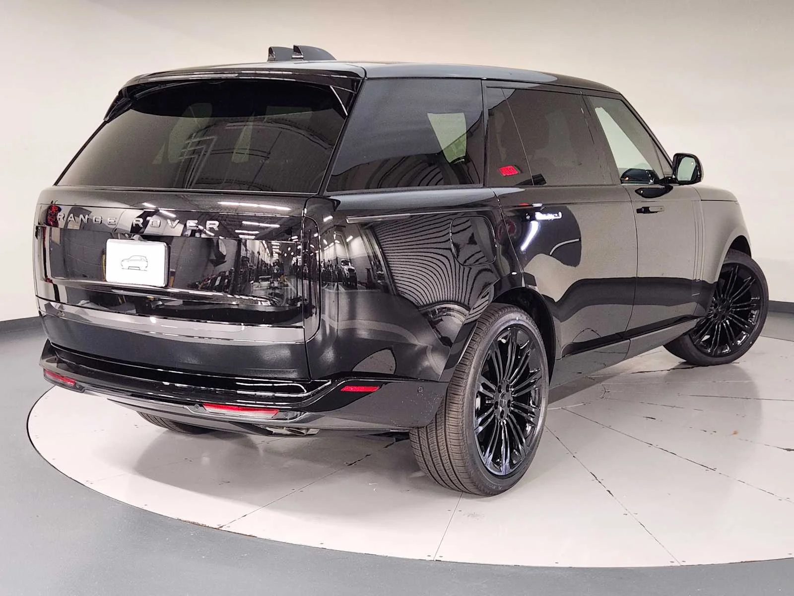 New 2026 Santorini Black Metallic Land Rover SE - P530 LWB 7 Seat image 3
