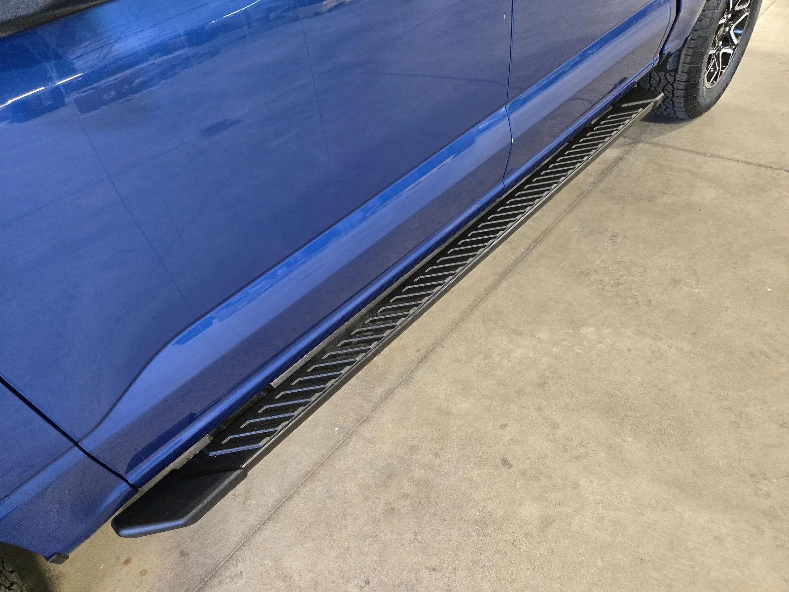 Used 2023 Atlas Blue Ford XLT image 16