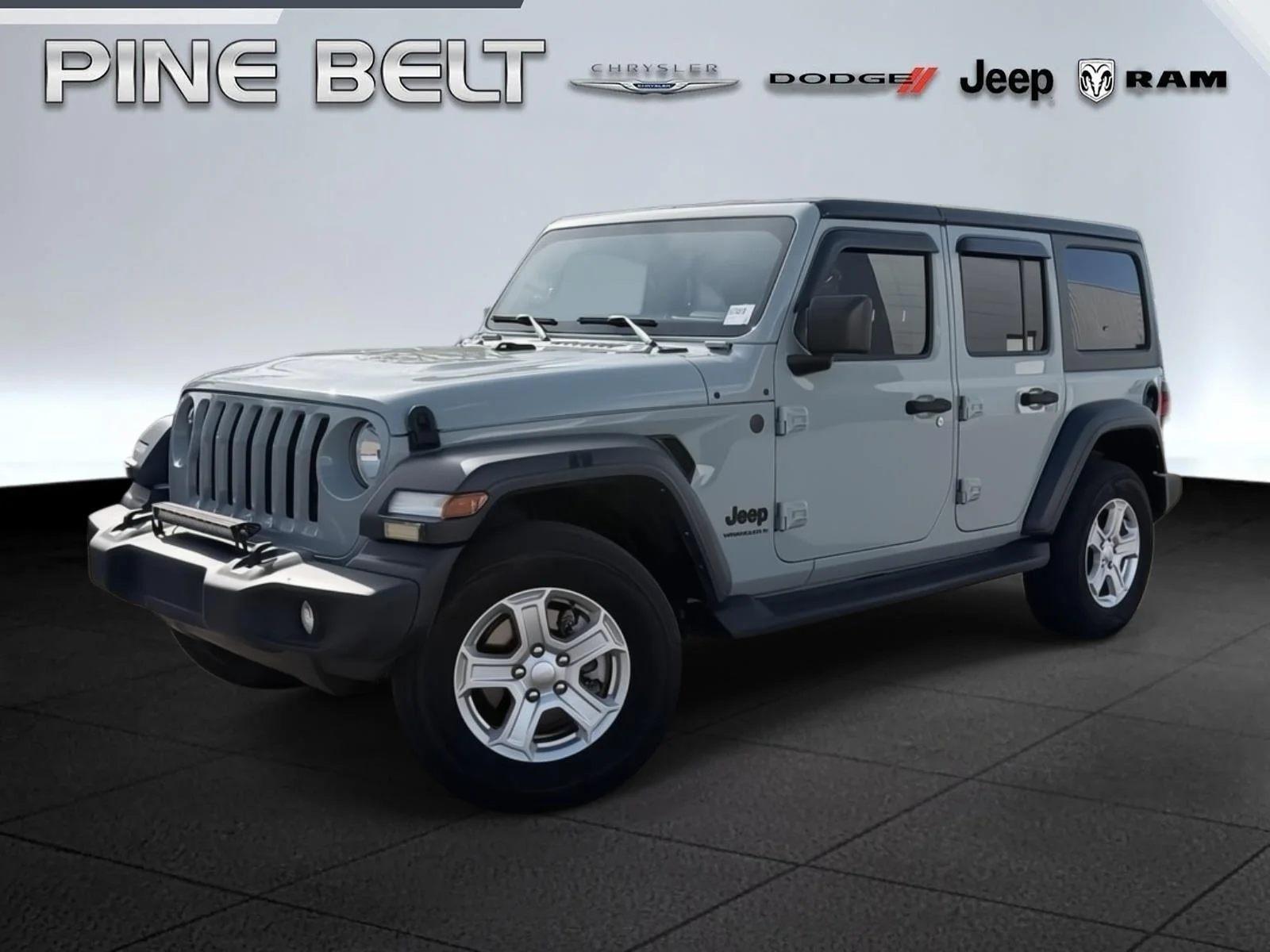 Used 2023 Earl Clearcoat Jeep Sport S image 1