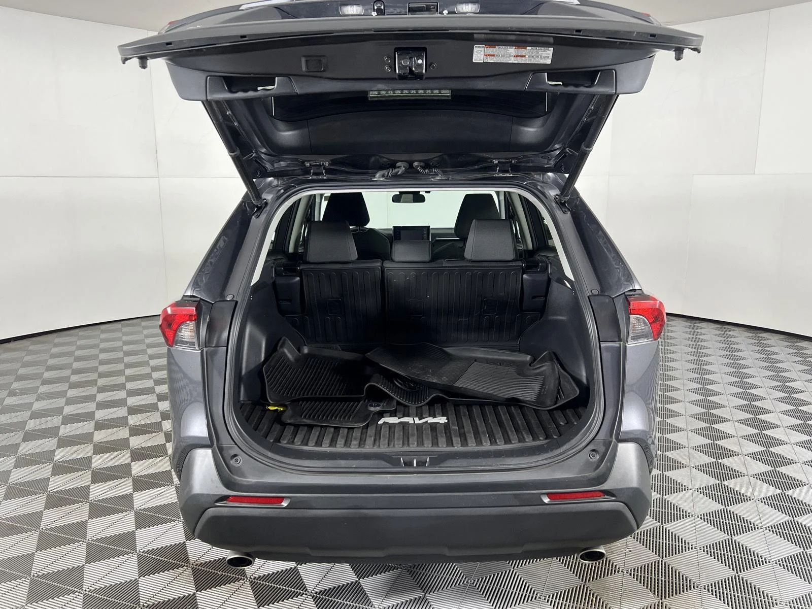 Used 2022  Toyota XLE image 45