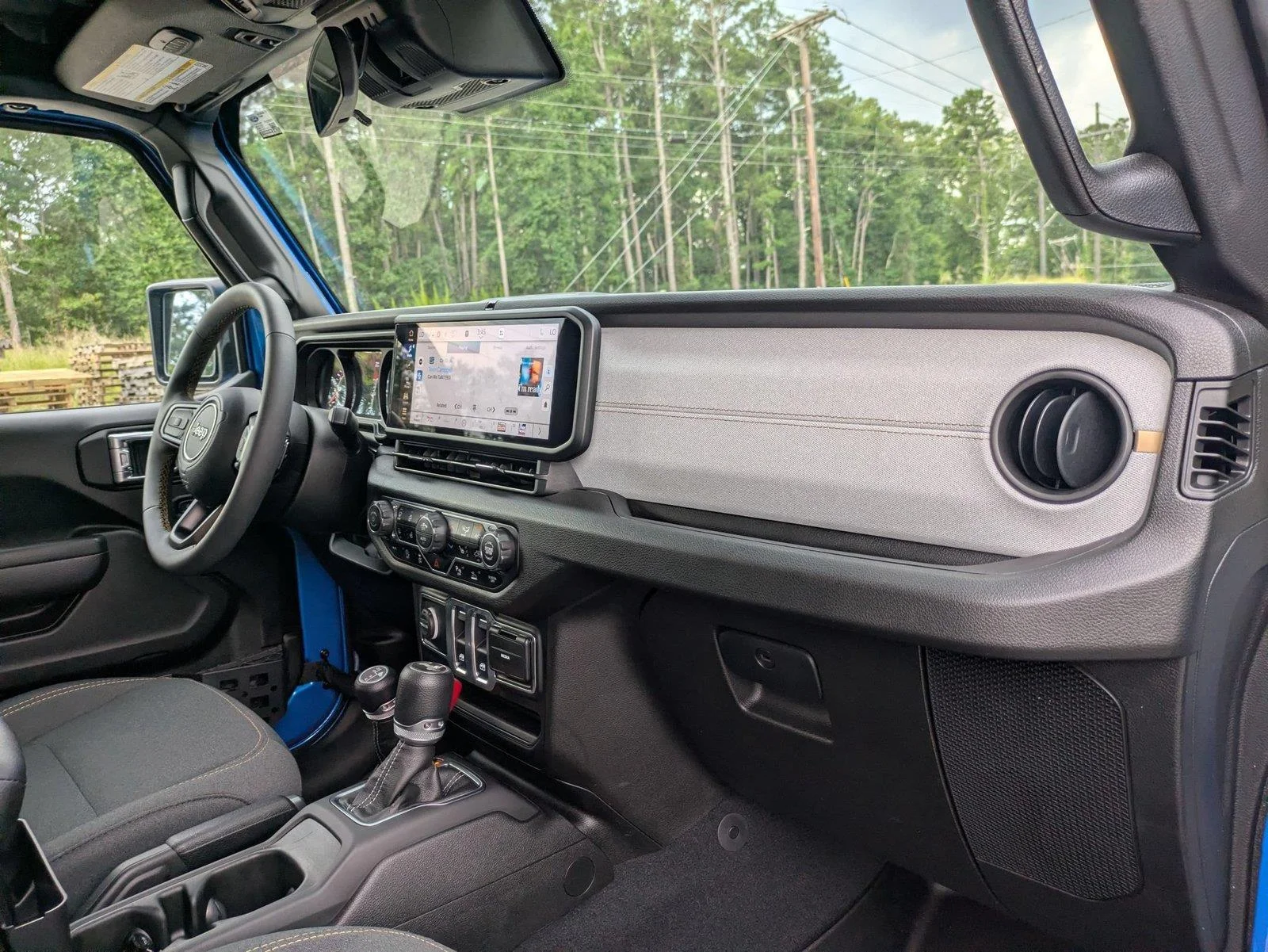 Used 2024 Hydro Blue Pearlcoat Jeep Sport S image 27