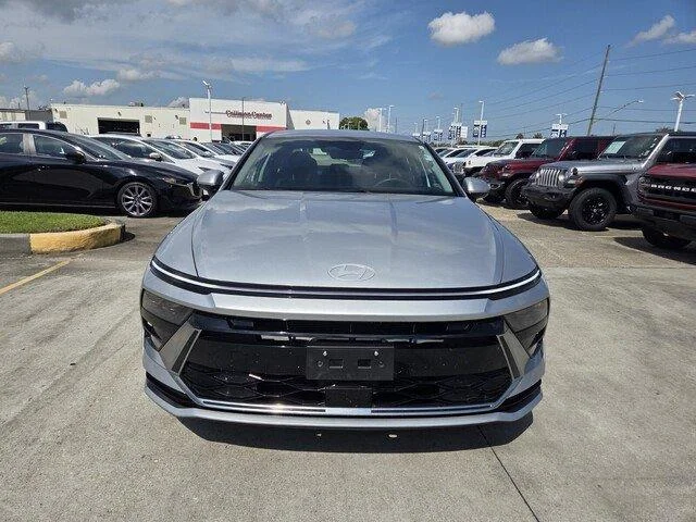 Used 2025 Aero Silver Hyundai SEL image 8