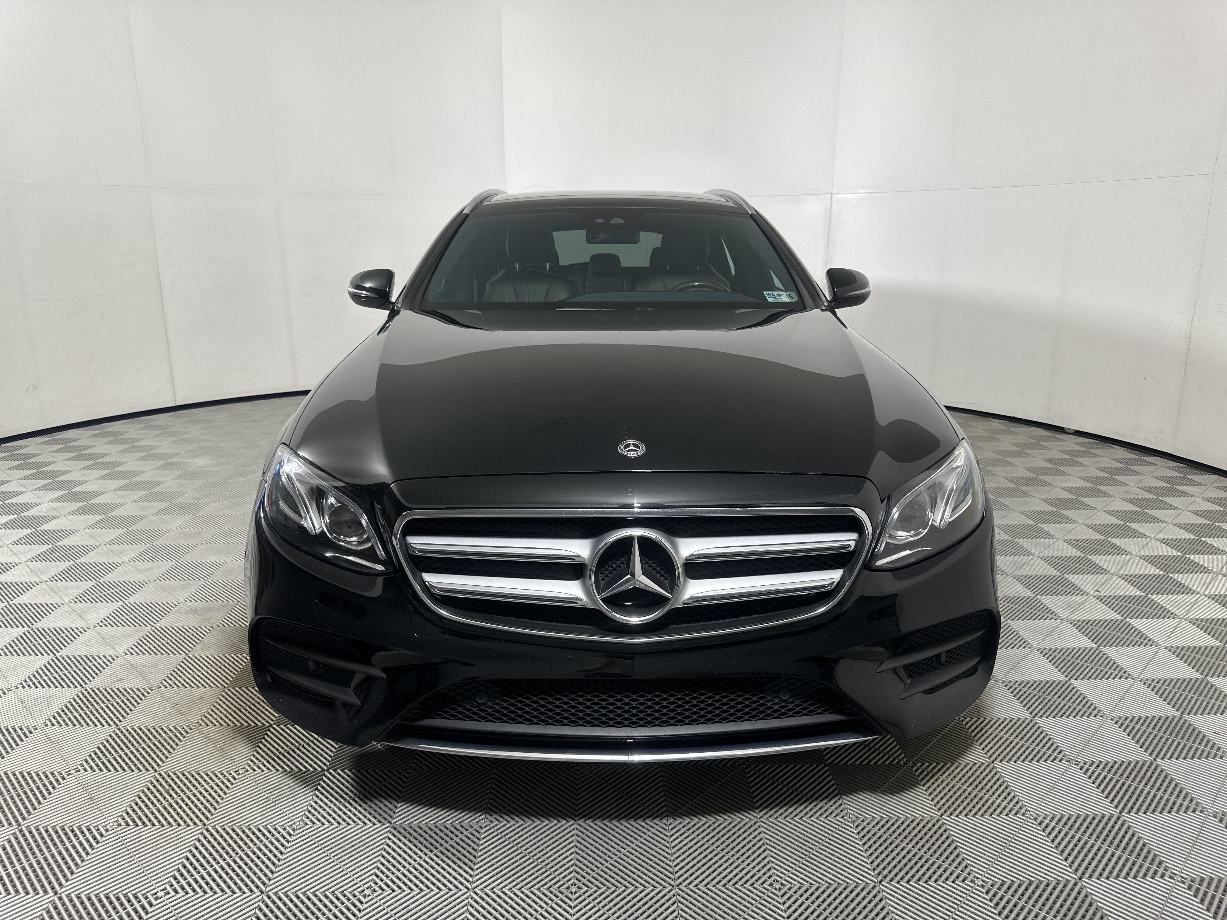 Used 2018  Mercedes-Benz E 400 image 2