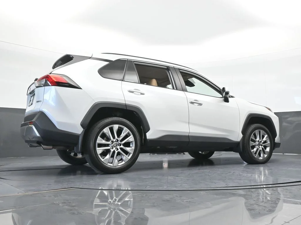 Used 2023 Ice Cap Toyota Limited image 58
