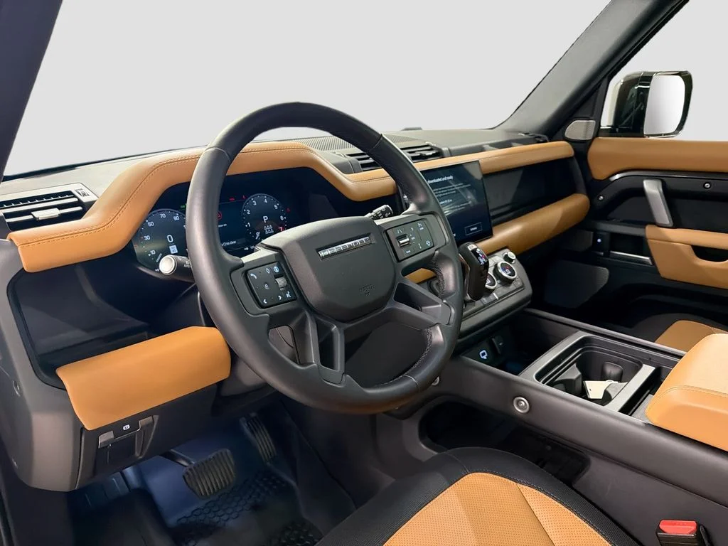 Certified Used 2024  Land Rover X-Dynamic SE image 4