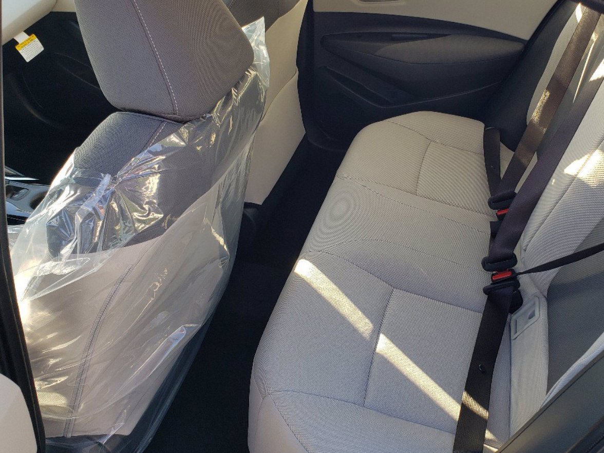 Used 2022 White Toyota LE image 7