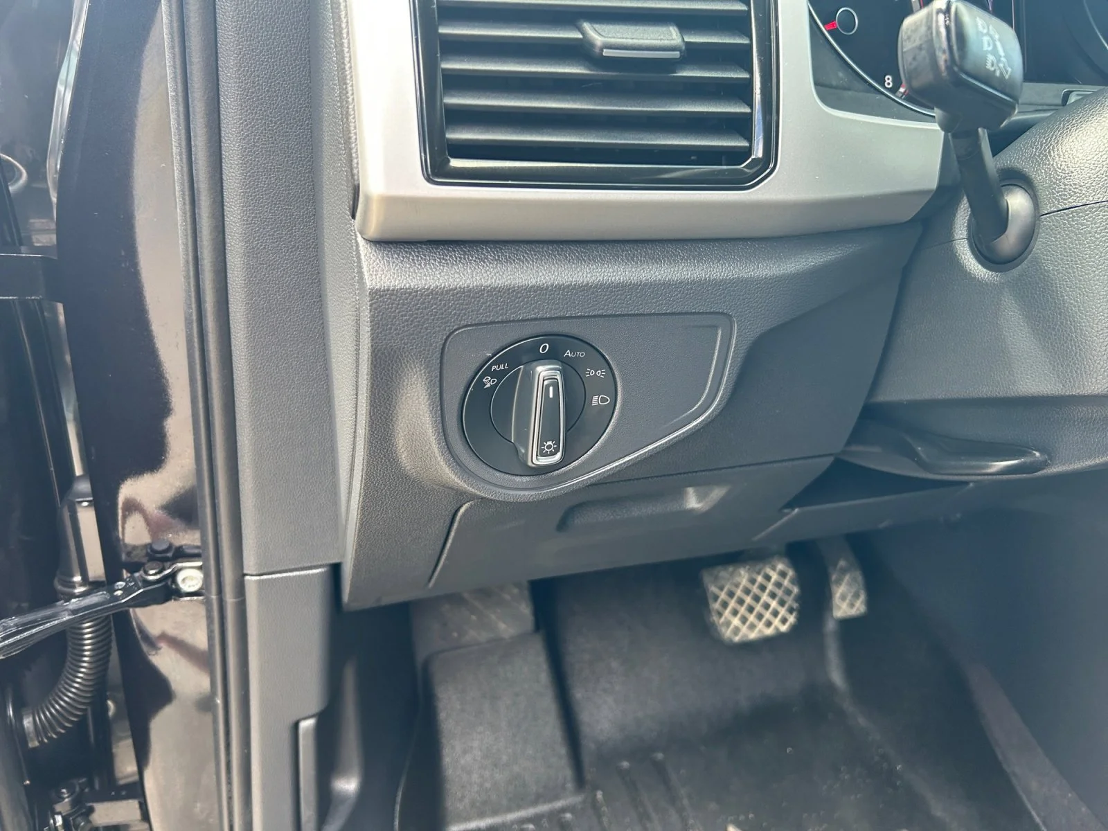 Used 2021 Black Volkswagen HIGHLINE image 16