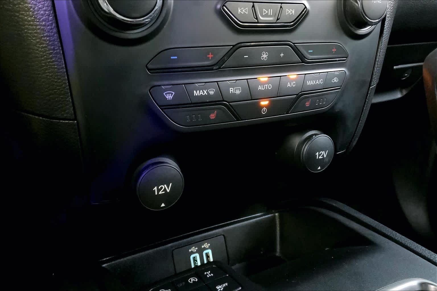 Used 2023 Carbonized Gray Metallic Ford LARIAT image 34