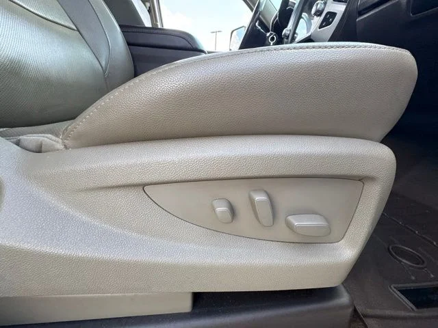 Used 2016 Black GMC SLT image 24
