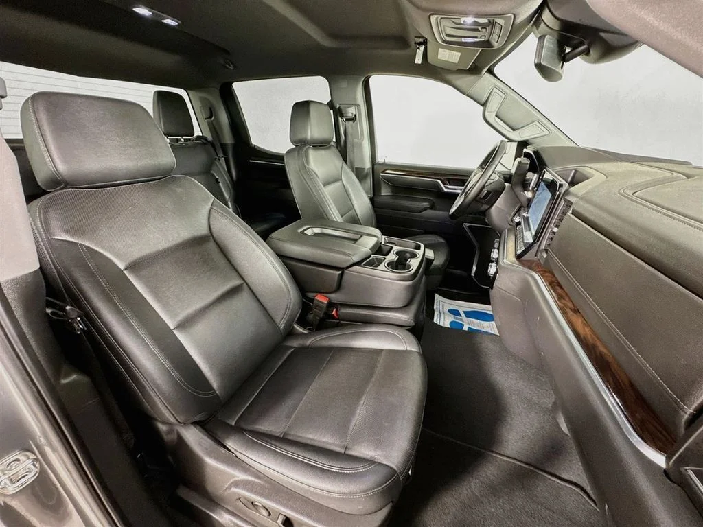Used 2025 Silver GMC SLT image 35