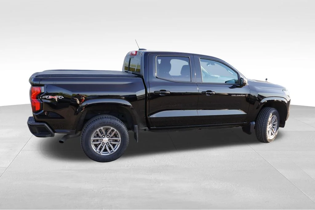 Used 2023 Black Chevrolet LT image 4