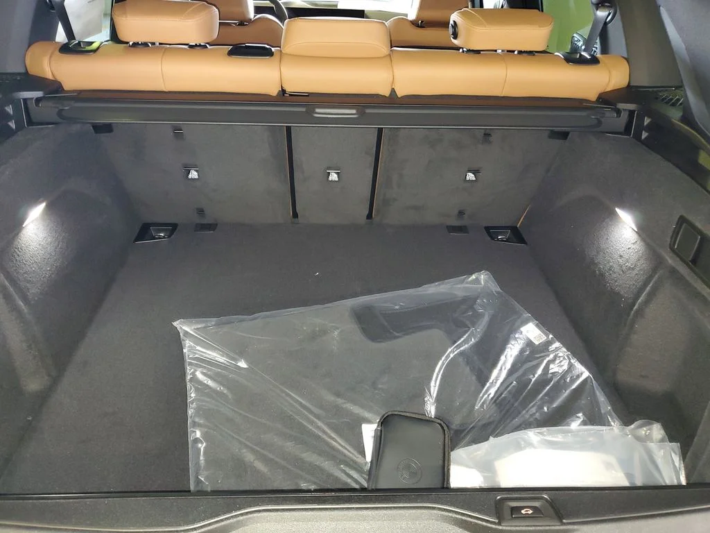 Used 2026 Gray BMW sDrive40i image 7