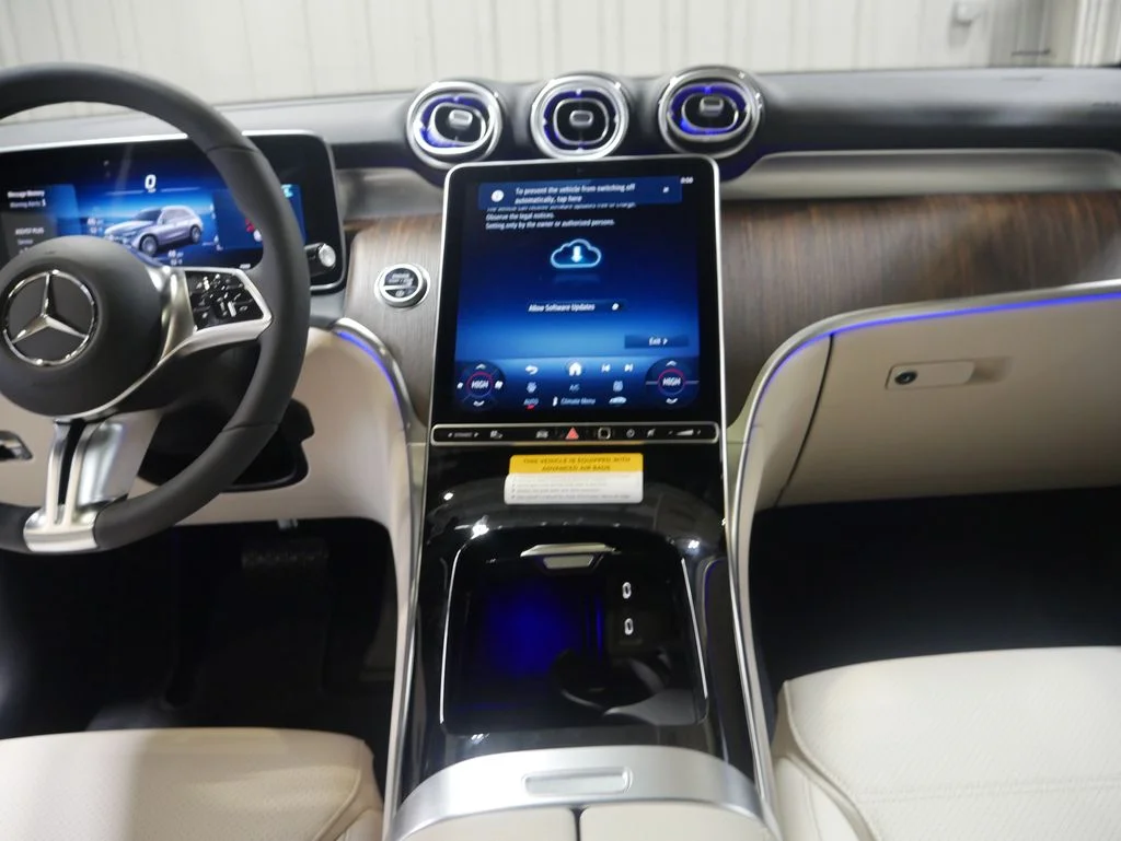 New 2026 Polar White Mercedes-Benz GLC 300 image 34