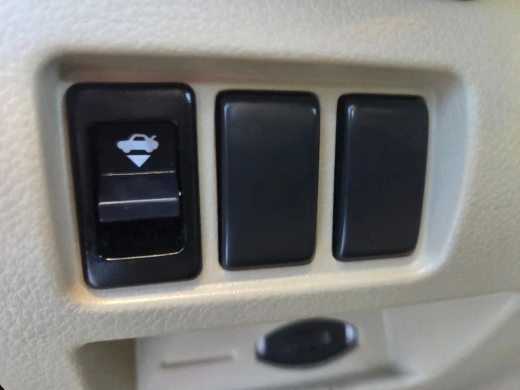Used 2009 Super Black Nissan 2.5 SL image 30