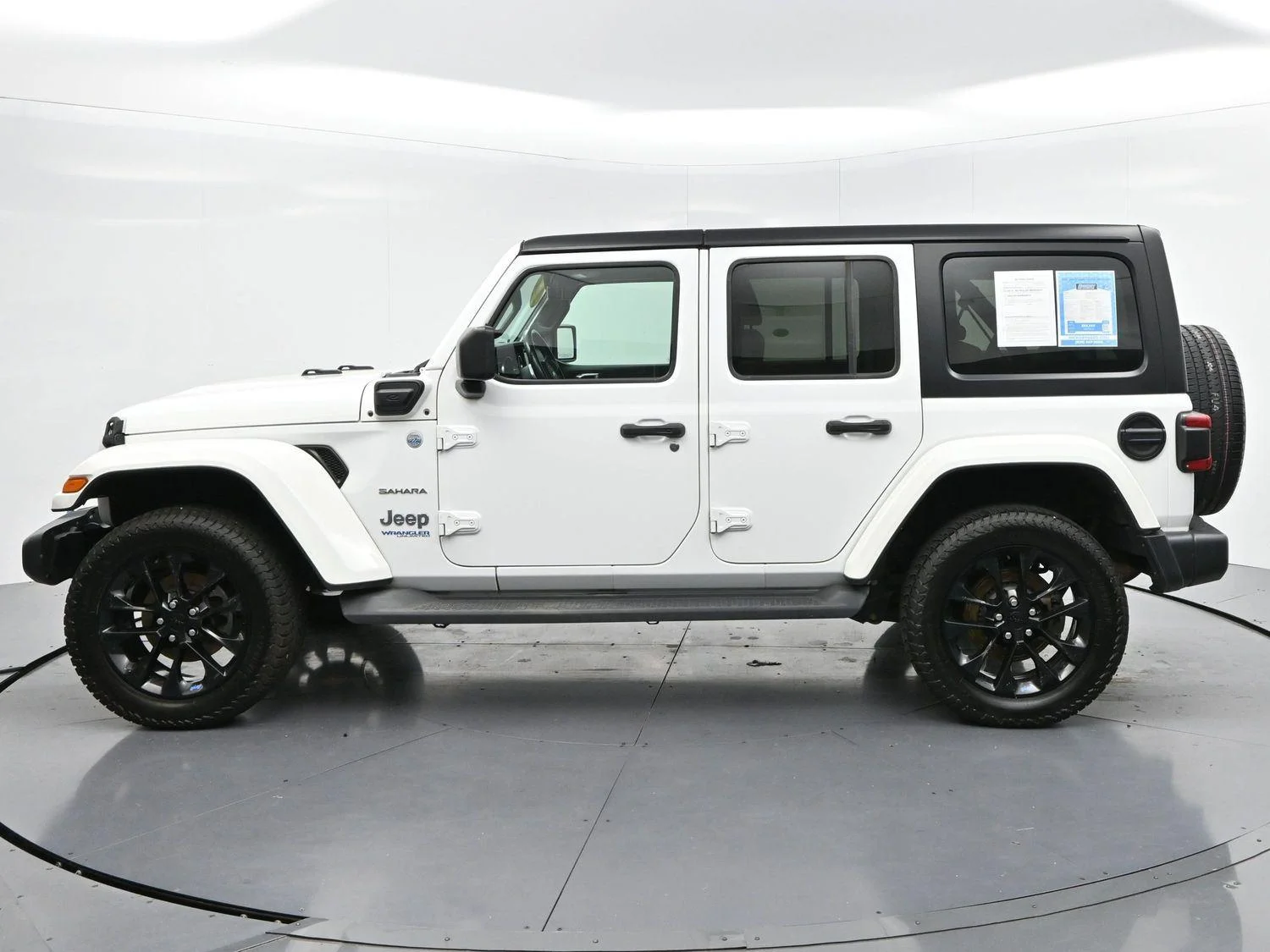 Used 2022 Bright White Clearcoat Jeep Unlimited Sahara image 4