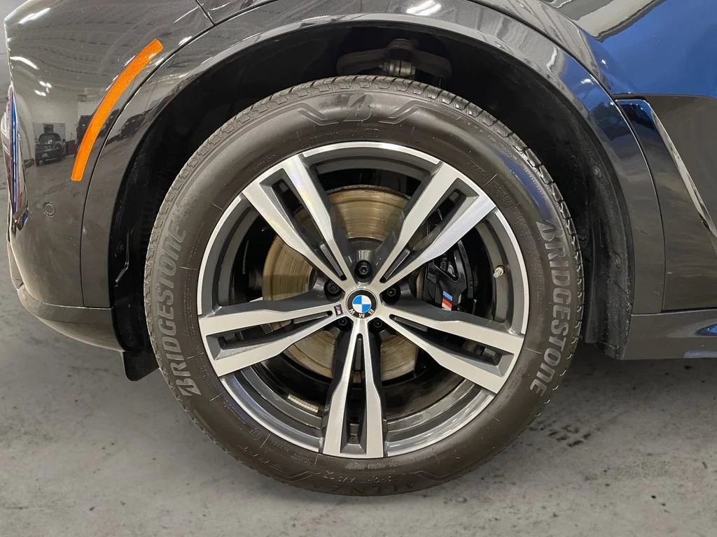 Used 2025 Black Sapphire Metallic BMW xDrive40i image 14