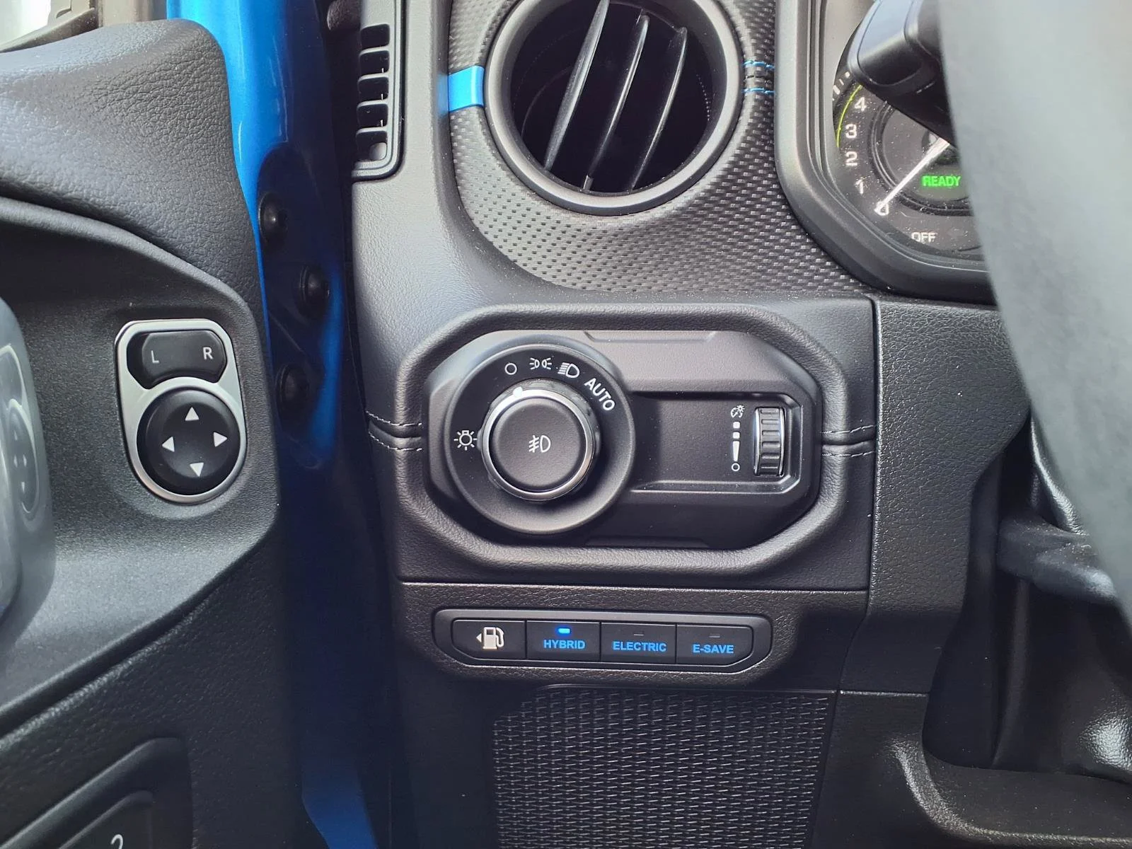 Used 2024 Hydro Blue Pearlcoat Jeep Rubicon image 12