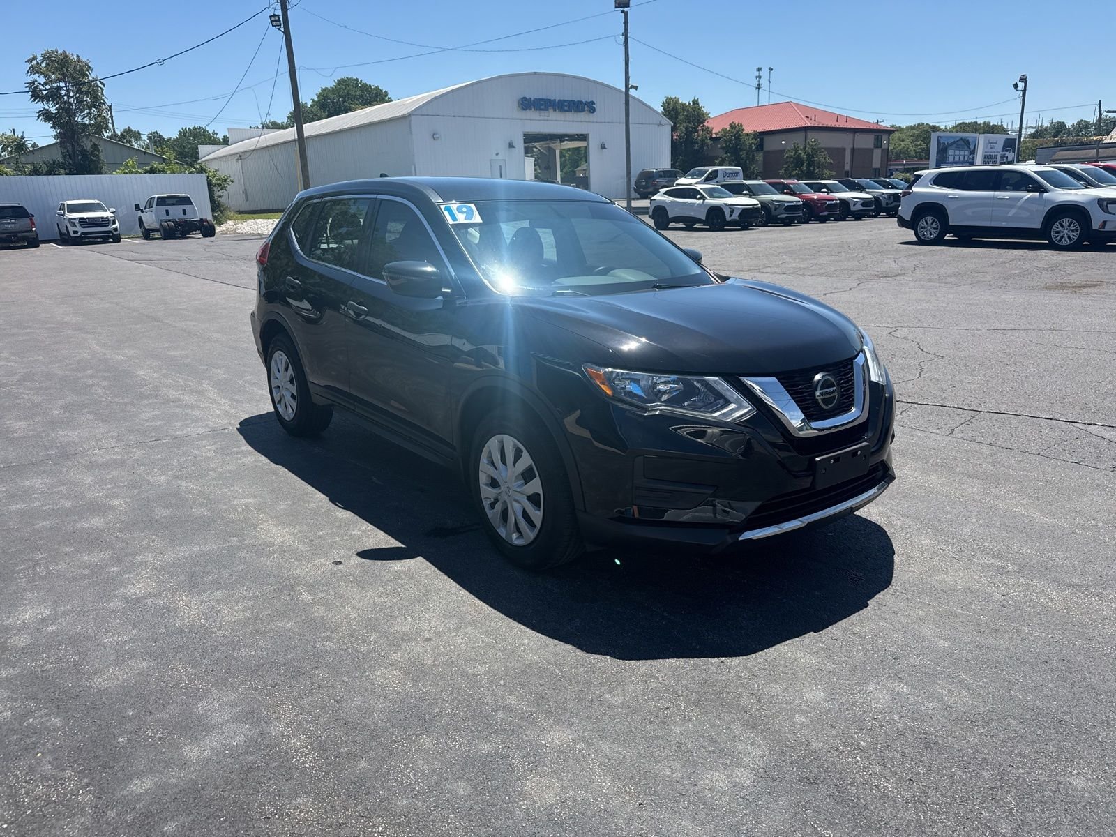 Used 2018  Nissan S image 9