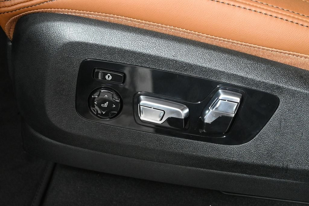 Used 2027 Black Sapphire Metallic BMW xDrive40i image 27