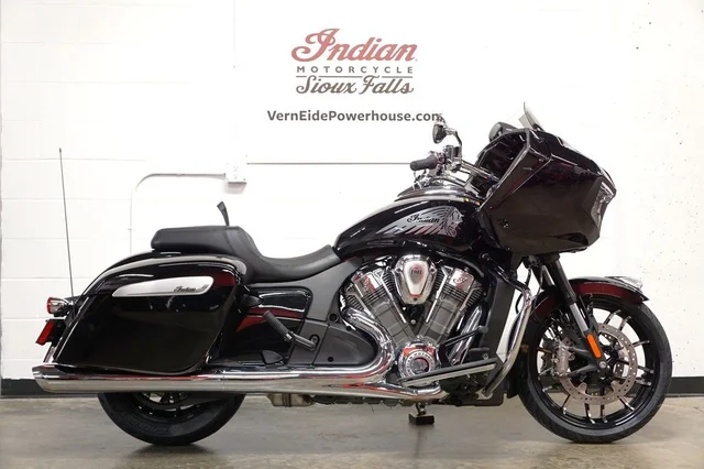 2026 Indian Motorcycle Challenger® Limited Black Metallic 