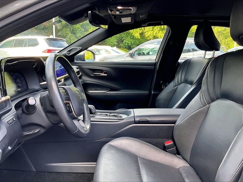Used 2023  Toyota Limited image 4