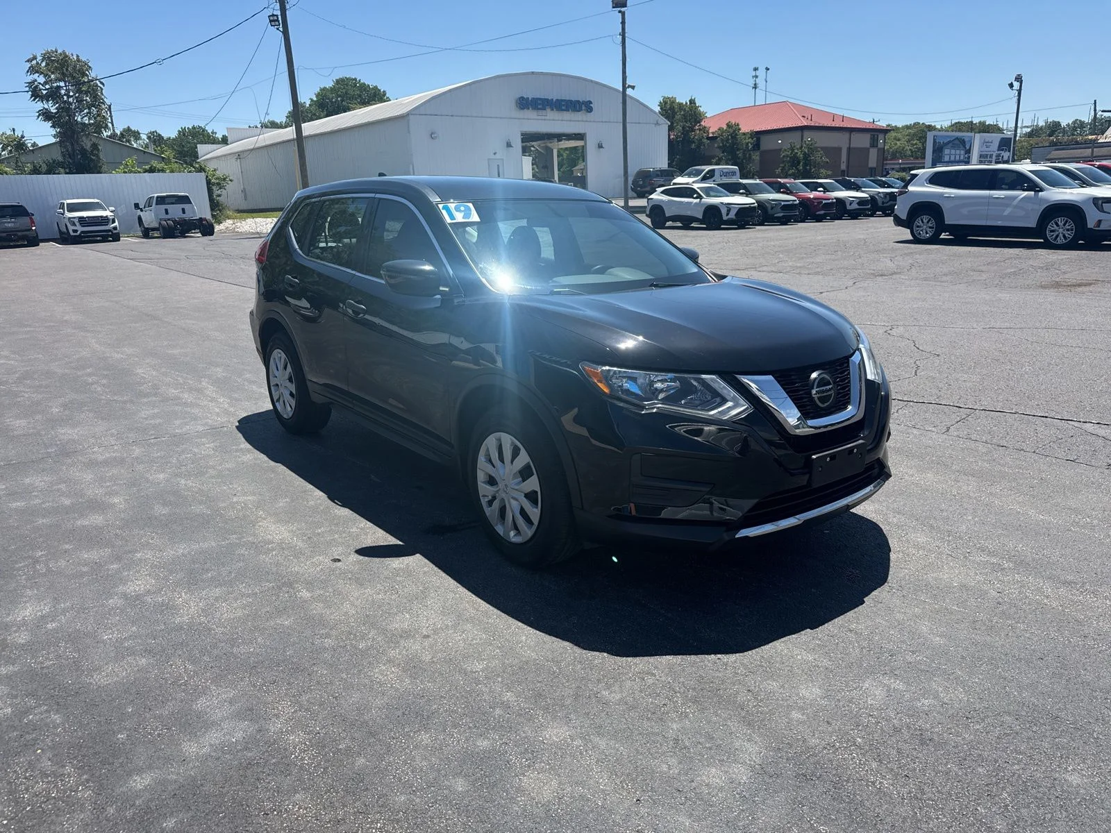 Used 2018  Nissan S image 9