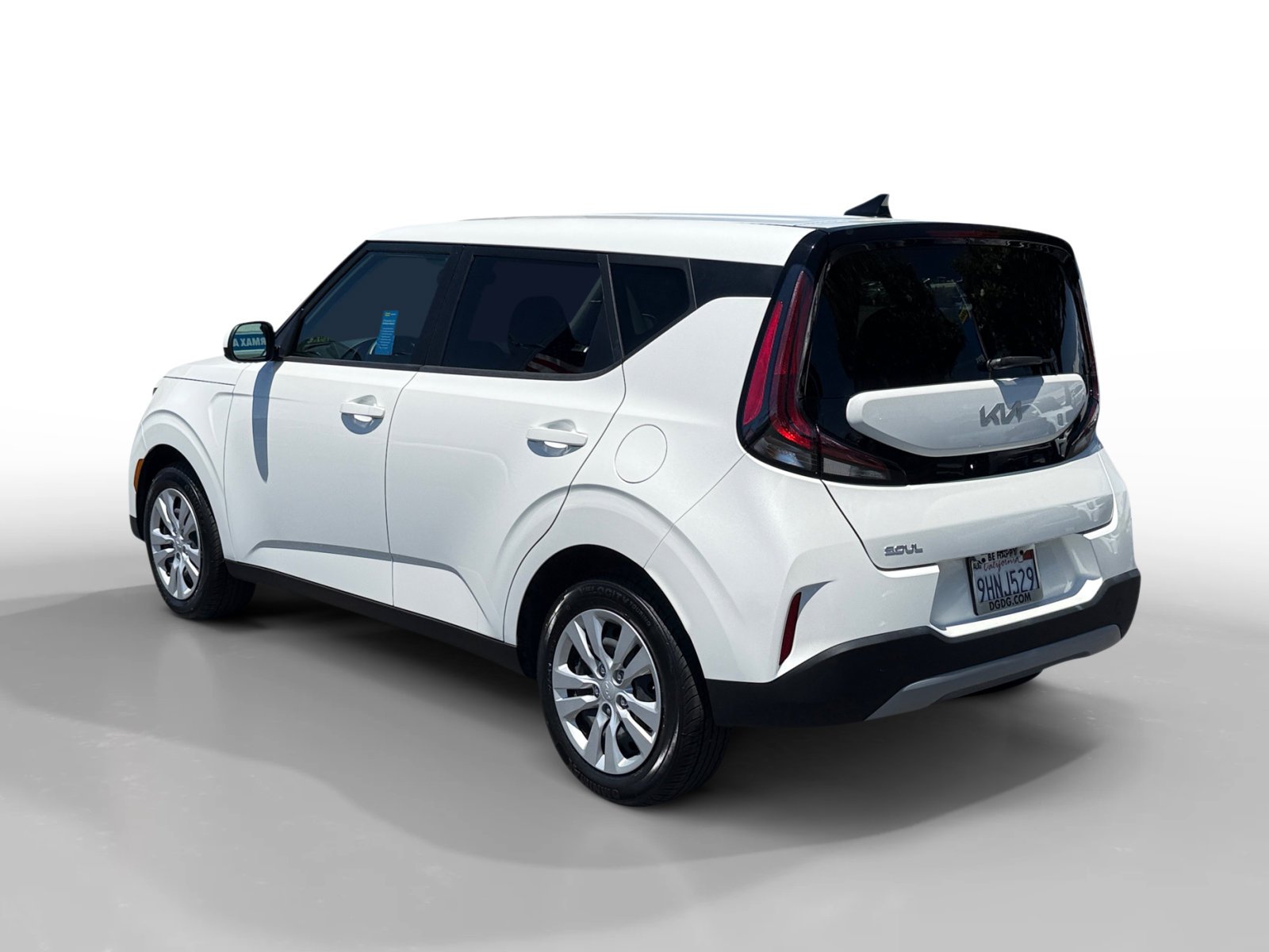 Used 2023 Snow White Pearl Kia LX image 3