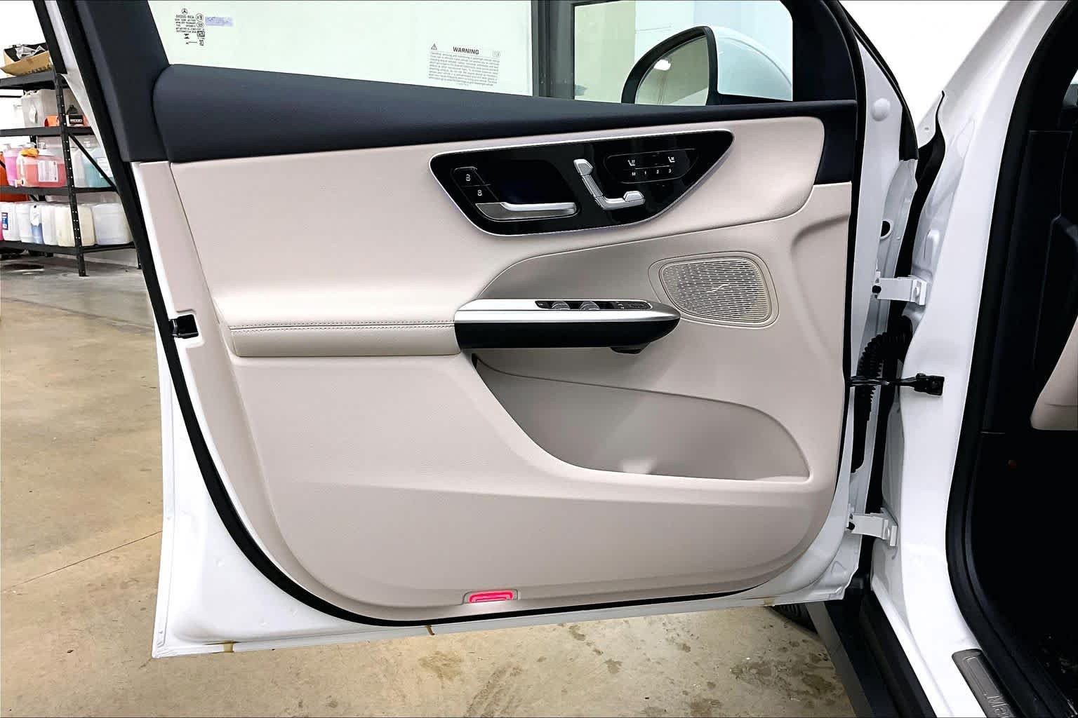 New 2026 Polar White Mercedes-Benz GLC 300 image 10